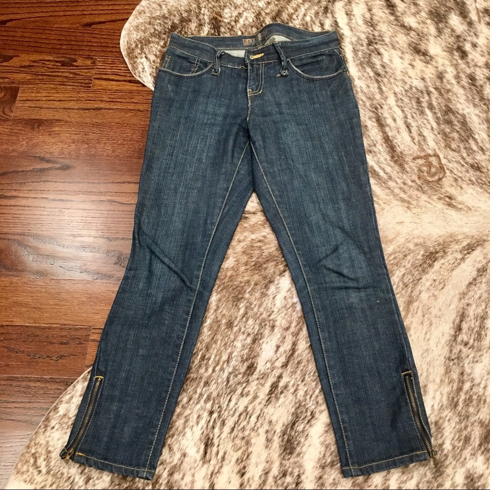 Sarah Jessica Parker Bitten Zippered ankle jeans